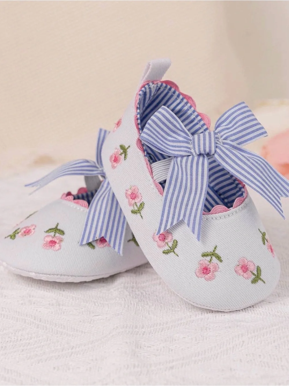 Embroidered Girls Baby Shoes with Front Bow